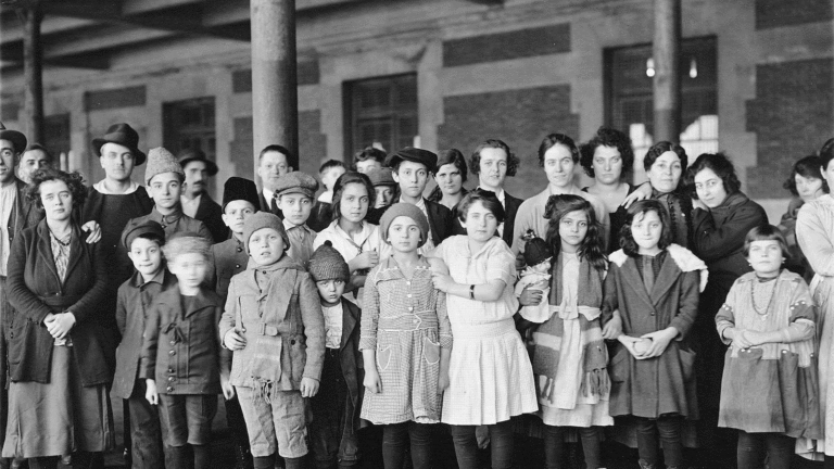 Immigrant children at Ellis Island. (National Archives/Wikimedia)